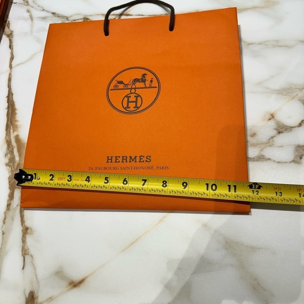 Hermès Signature Orange Bag with Black Handles - Picture 7 of 7